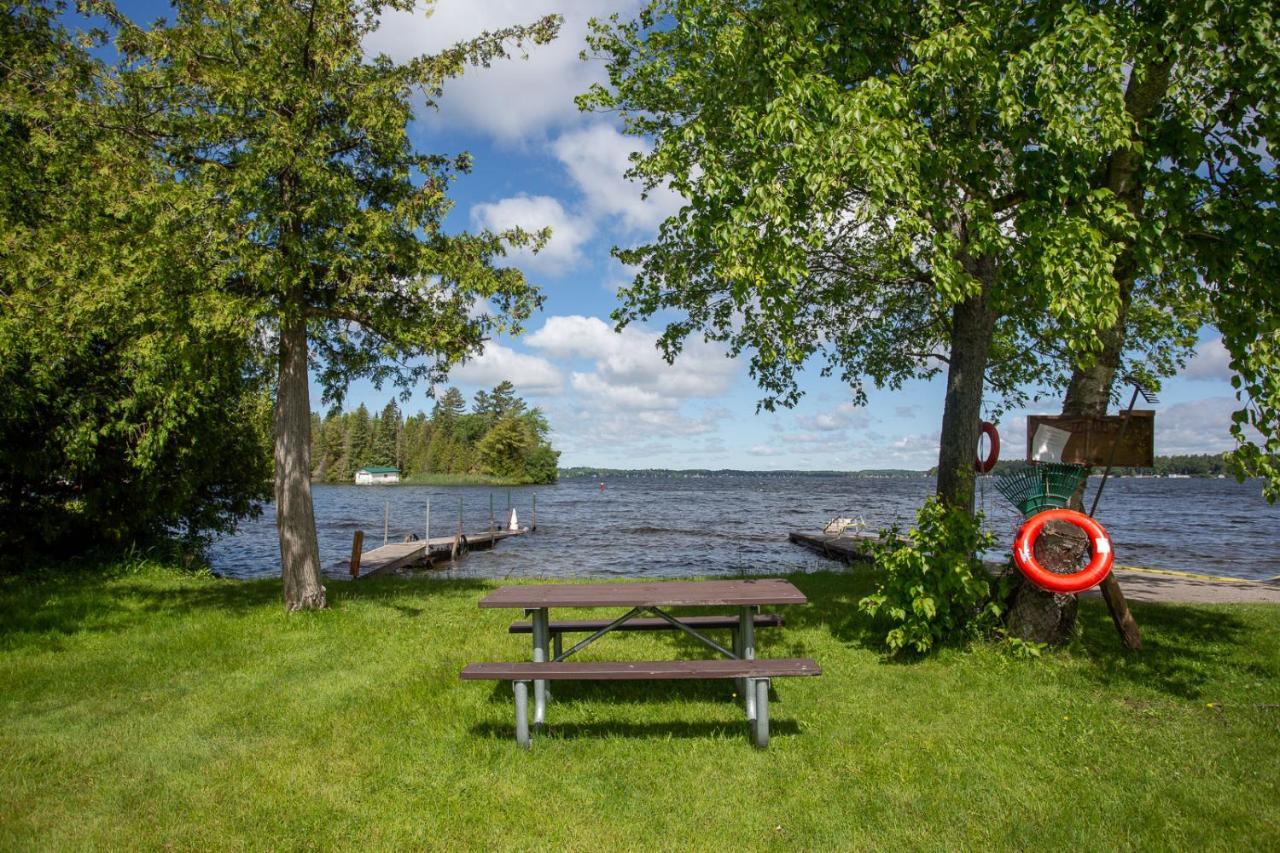Fun Place With A Sandy Beach For Swimming, Boating, And Fishing, Featuring 3 Available Cabins Fenelon Falls Exterior foto
