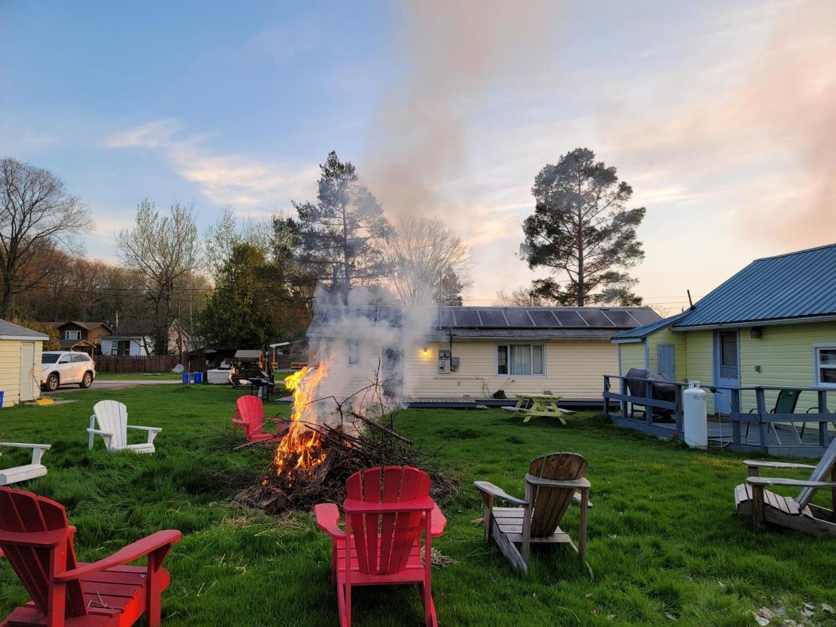 Fun Place With A Sandy Beach For Swimming, Boating, And Fishing, Featuring 3 Available Cabins Fenelon Falls Exterior foto