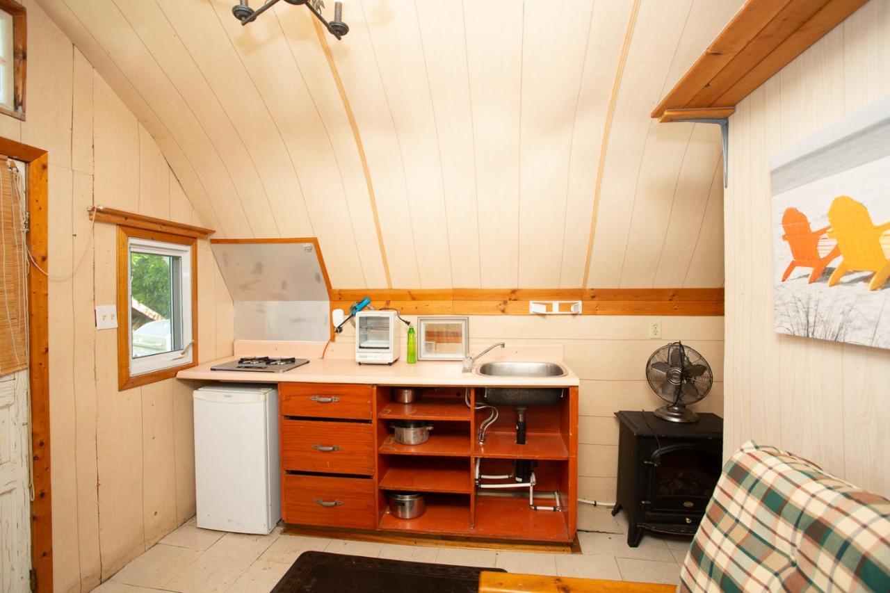 Fun Place With A Sandy Beach For Swimming, Boating, And Fishing, Featuring 3 Available Cabins Fenelon Falls Exterior foto