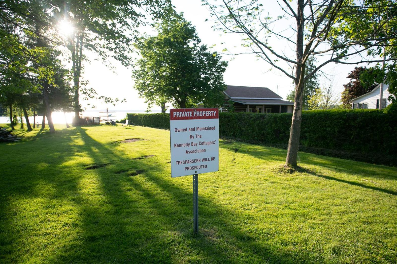 Fun Place With A Sandy Beach For Swimming, Boating, And Fishing, Featuring 3 Available Cabins Fenelon Falls Exterior foto
