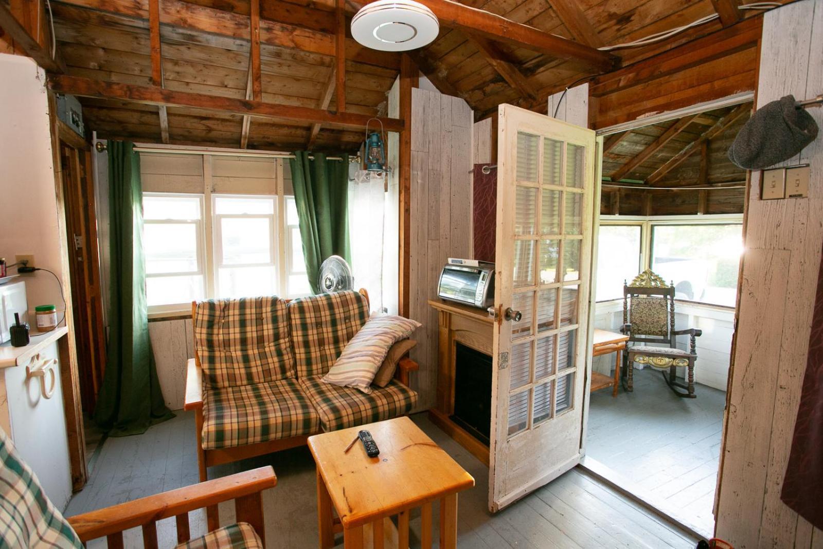 Fun Place With A Sandy Beach For Swimming, Boating, And Fishing, Featuring 3 Available Cabins Fenelon Falls Exterior foto