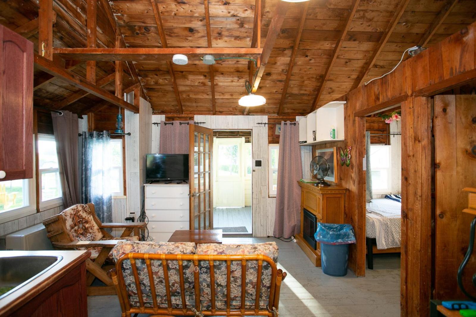 Fun Place With A Sandy Beach For Swimming, Boating, And Fishing, Featuring 3 Available Cabins Fenelon Falls Exterior foto