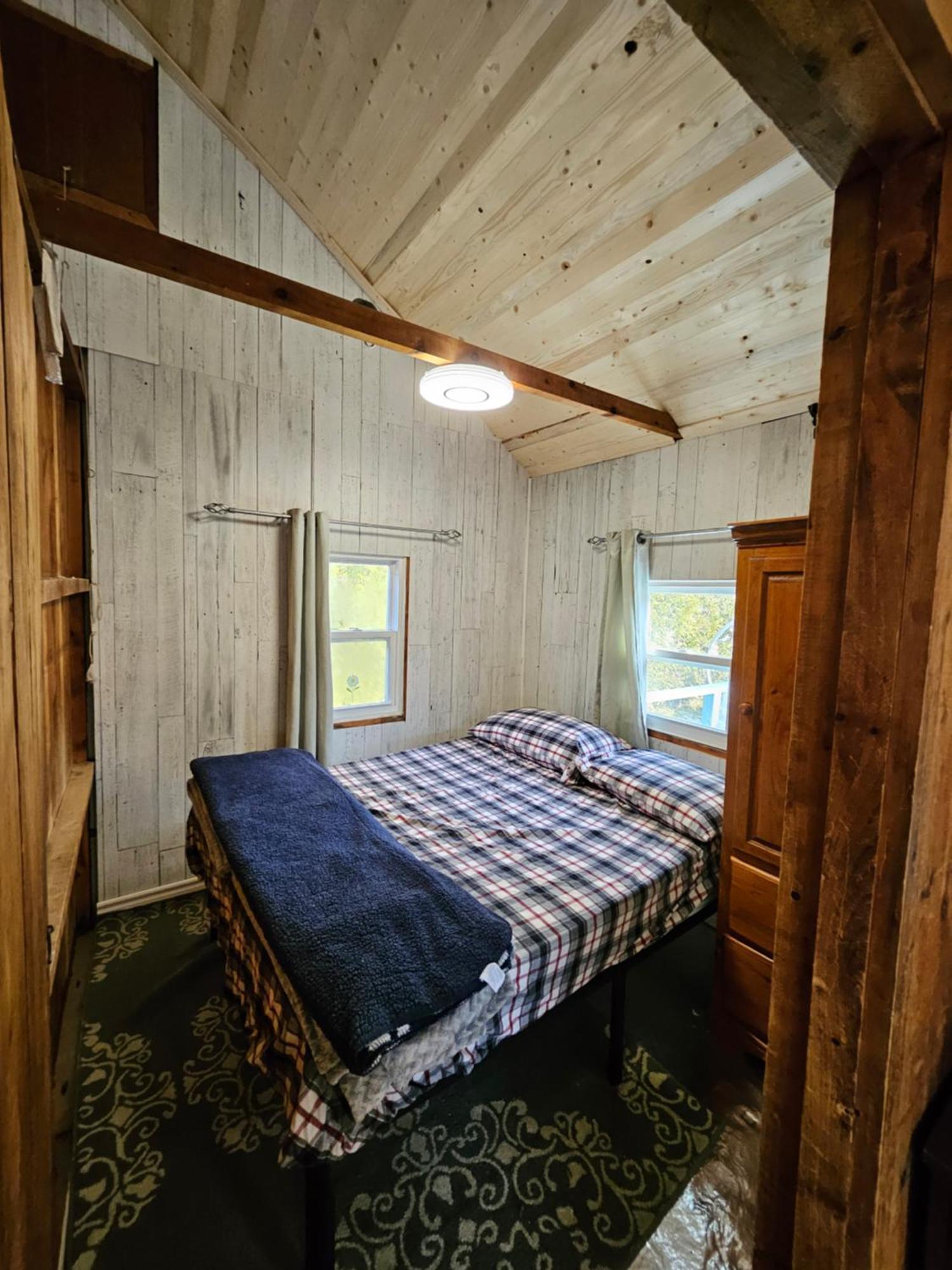Fun Place With A Sandy Beach For Swimming, Boating, And Fishing, Featuring 3 Available Cabins Fenelon Falls Exterior foto