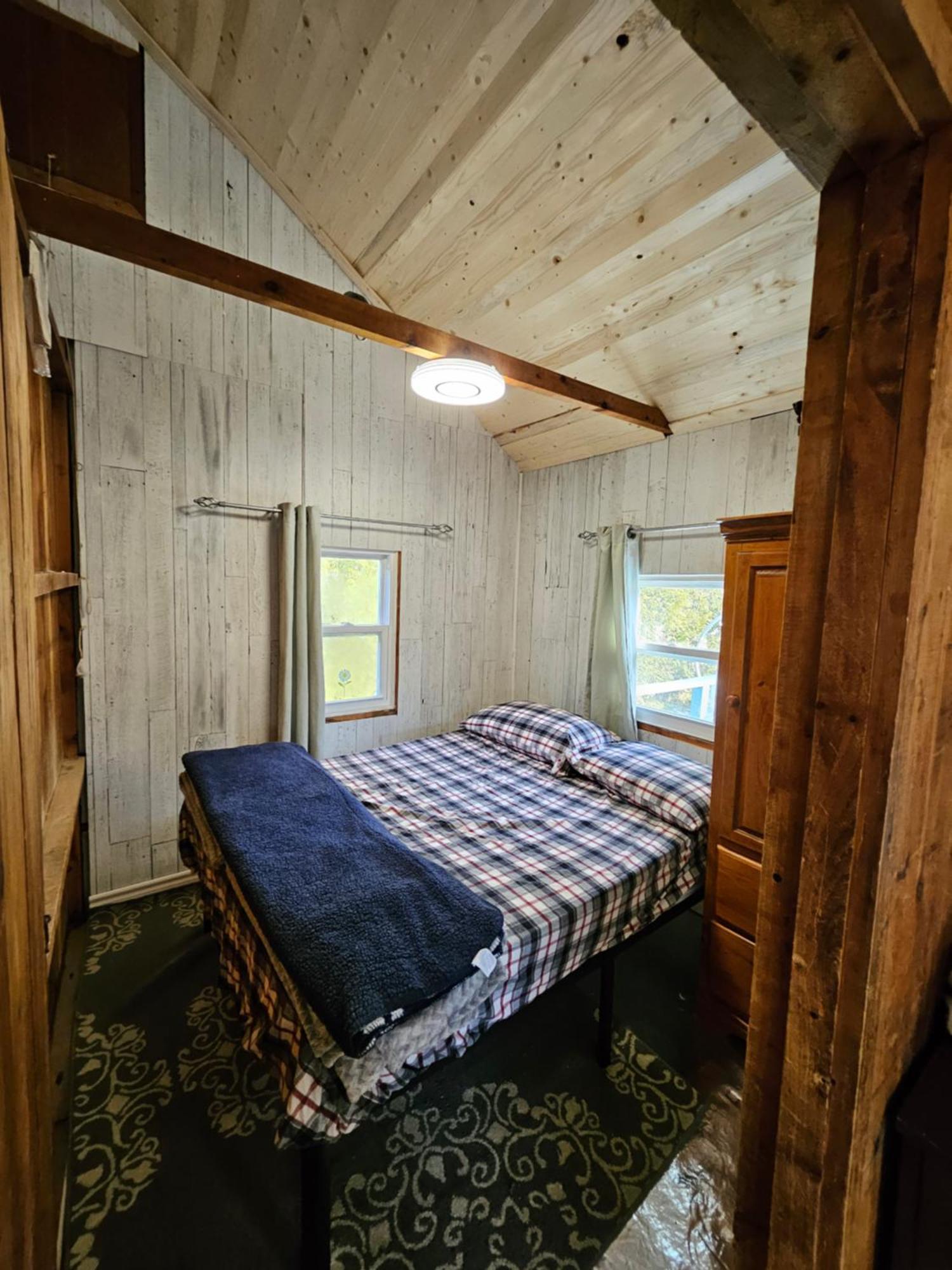 Fun Place With A Sandy Beach For Swimming, Boating, And Fishing, Featuring 3 Available Cabins Fenelon Falls Exterior foto